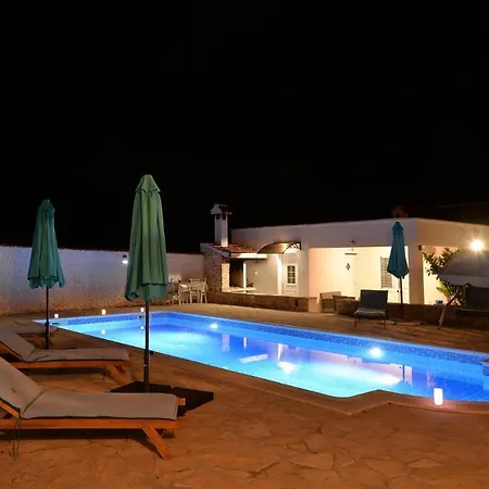 House Vidamo - Vacation With Swimming Pool