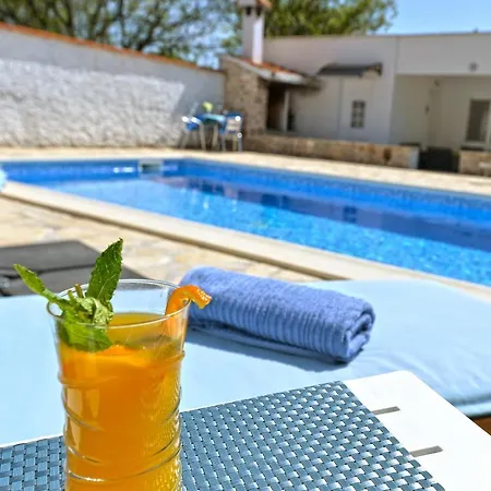 Σπίτι διακοπών Family-friendly With Private Pool Near Vodice