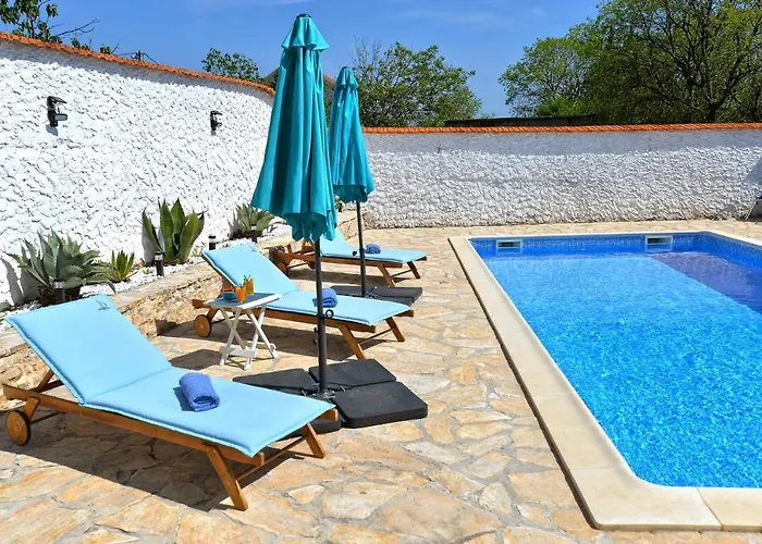 Dom wakacyjny House Vidamo - Vacation With Swimming Pool